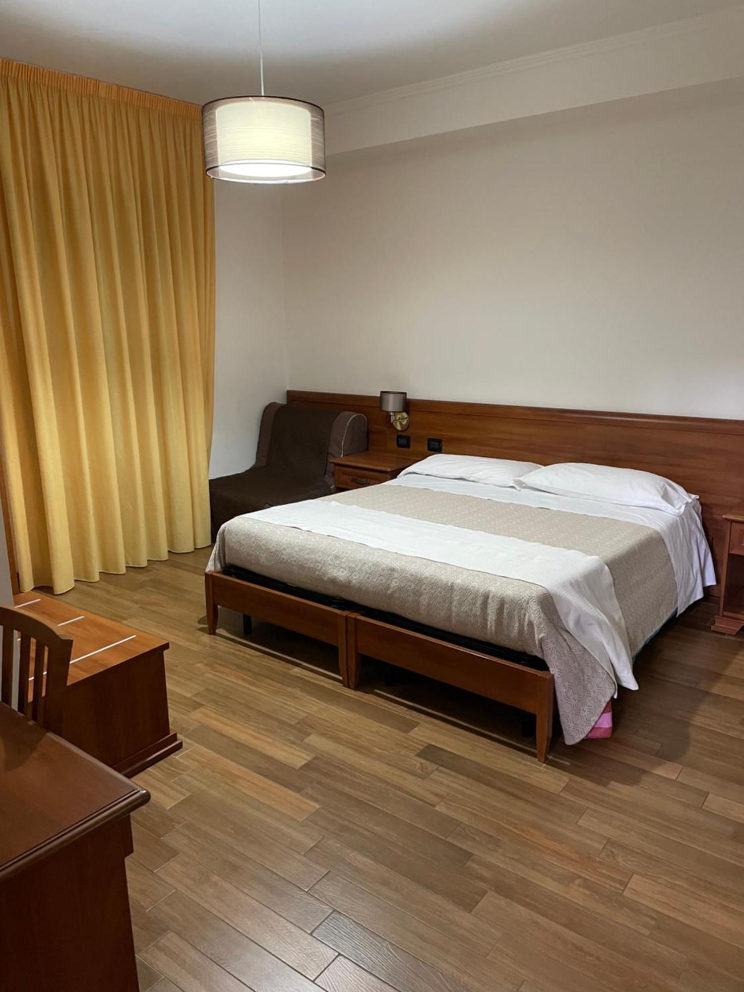 Fd Lorichella Hotel Lorica Eksteriør billede